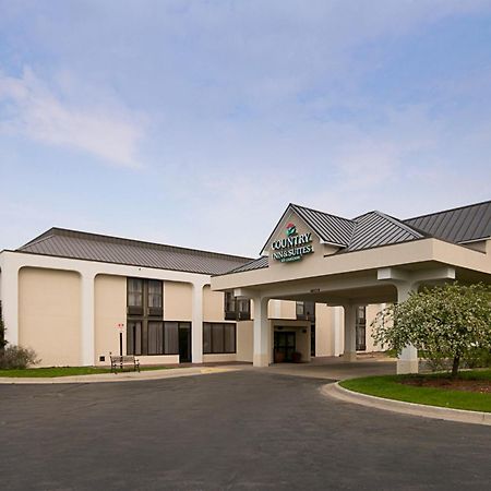 Quality Inn & Suites Saginaw Exterior photo