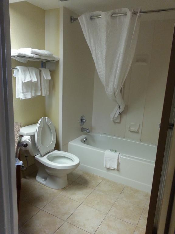 Quality Inn & Suites Saginaw Room photo