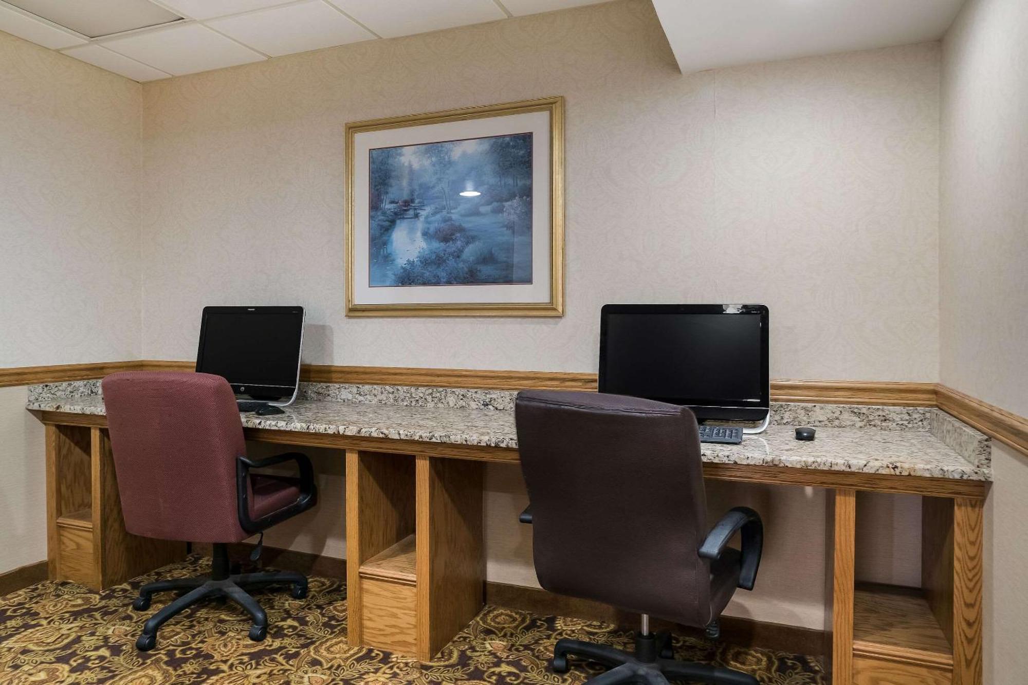 Quality Inn & Suites Saginaw Exterior photo