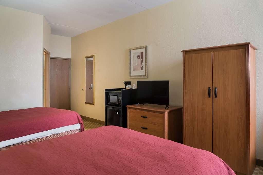 Quality Inn & Suites Saginaw Room photo