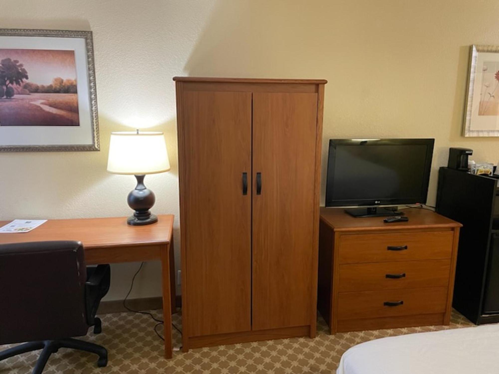 Quality Inn & Suites Saginaw Exterior photo