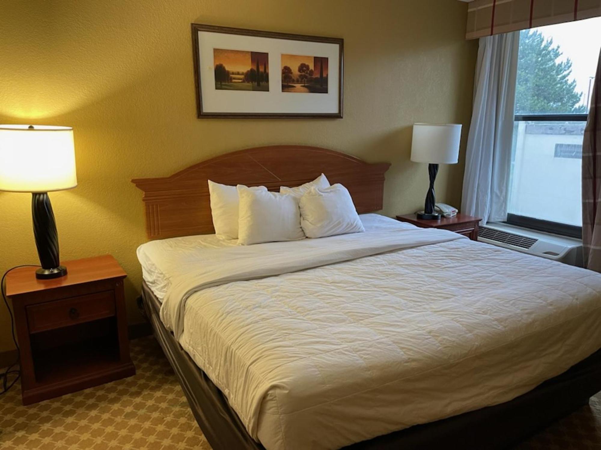Quality Inn & Suites Saginaw Exterior photo