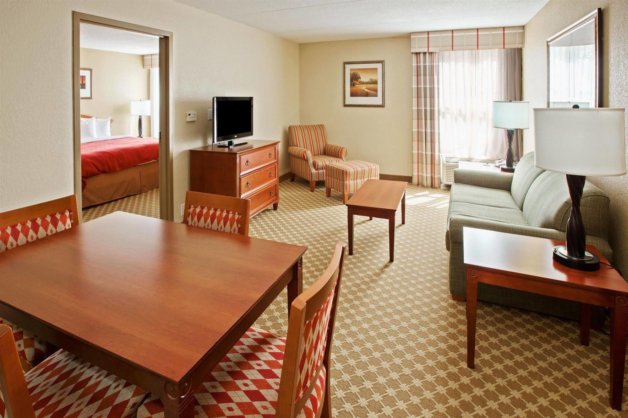 Quality Inn & Suites Saginaw Room photo