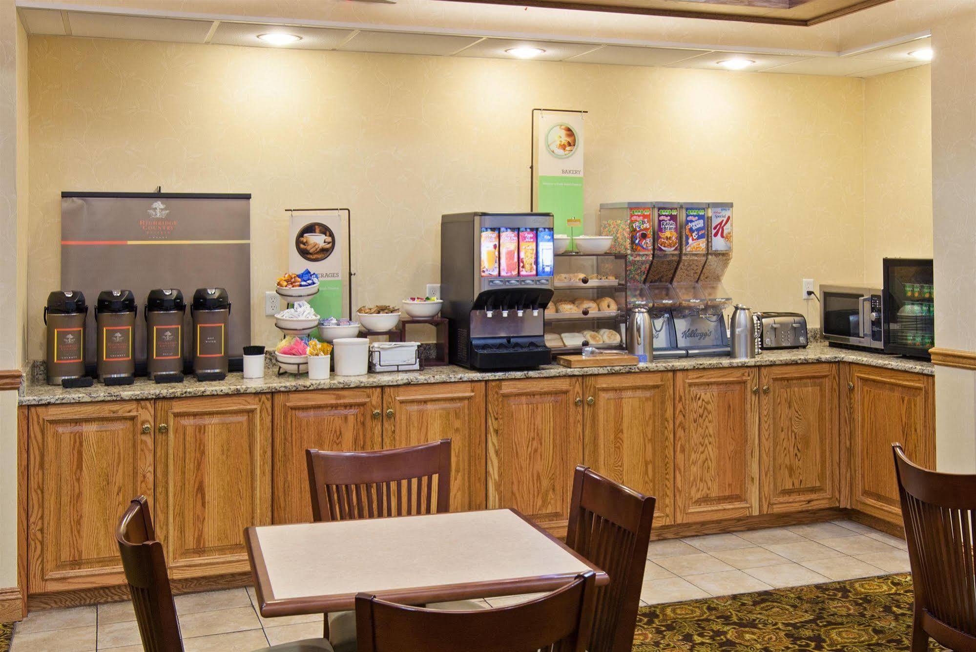 Quality Inn & Suites Saginaw Restaurant photo