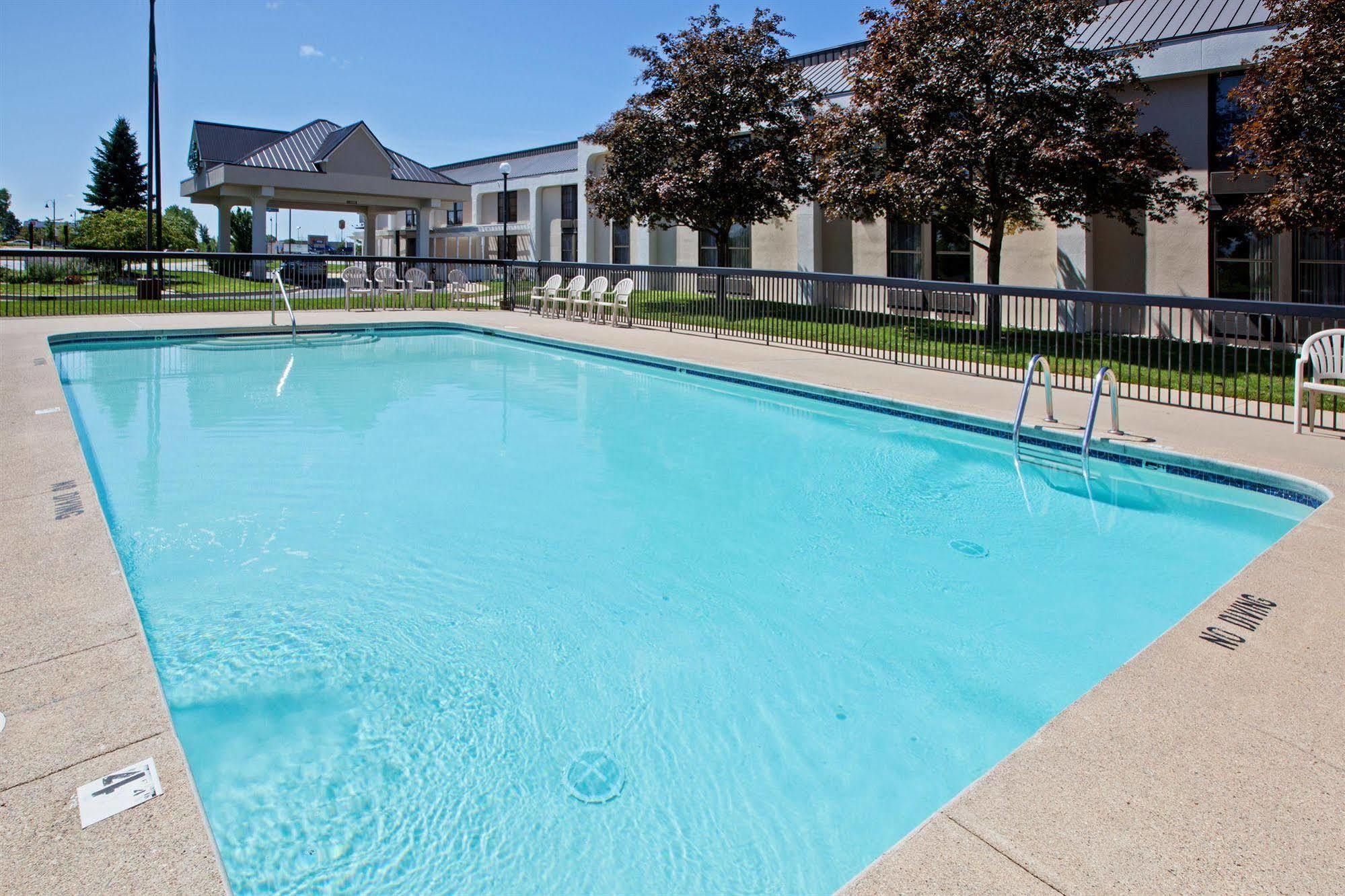 Quality Inn & Suites Saginaw Facilities photo